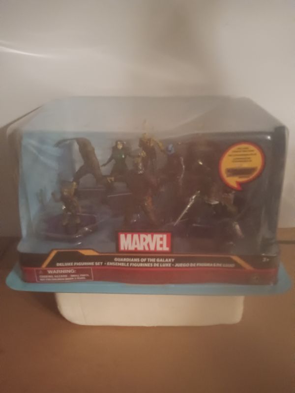 GAURDIANS OF THE GALAXY FIGURINE SET
