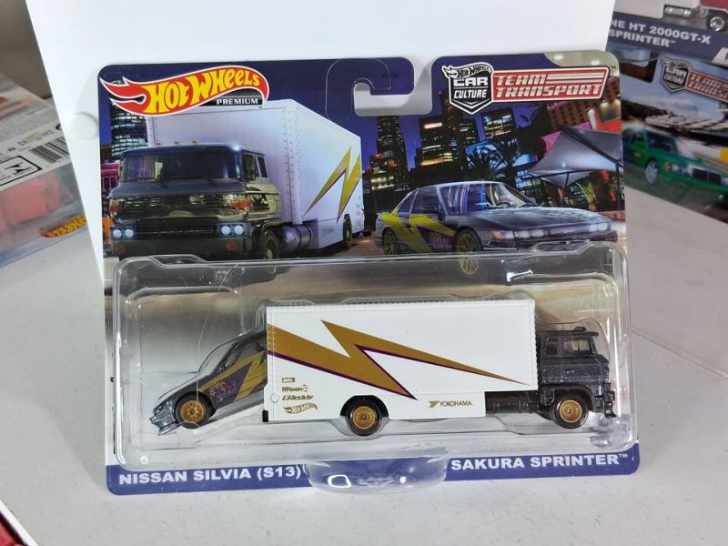 Hot Wheels Team Transport Series Nissan Silvia (S13) CRACKED