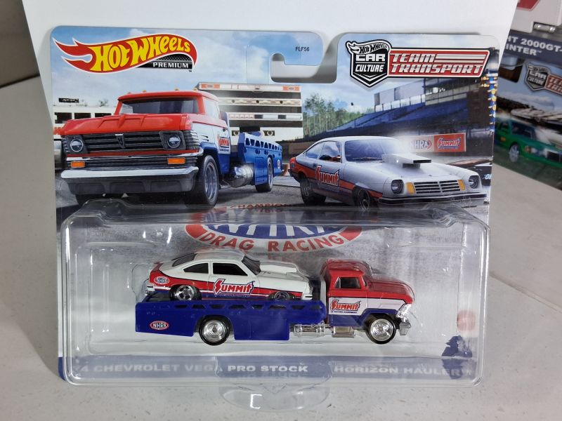 Hot Wheels Team Transport Series #34 '74 Chevy Vega and Hori