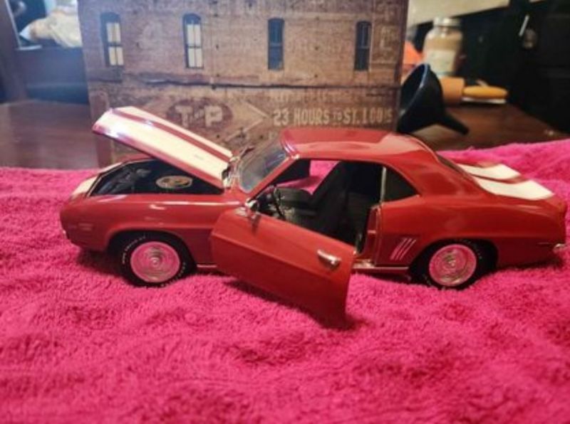 1969 Red & White Stripes Camaro Z/28 1993 ERTL American Musc
