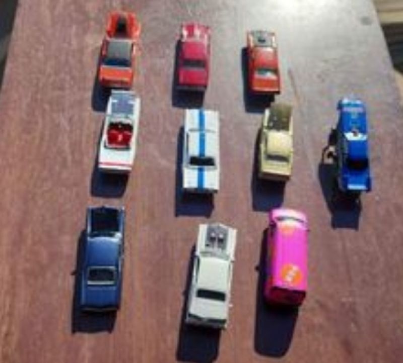 10 MIXED DIECAST 1:64 SCALE CARS WITH REAL RIDERS
