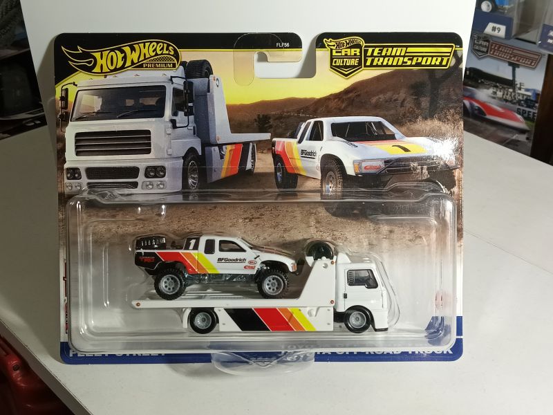 Hot Wheels Team Transport Toyota Off-Road Truck & Hauler