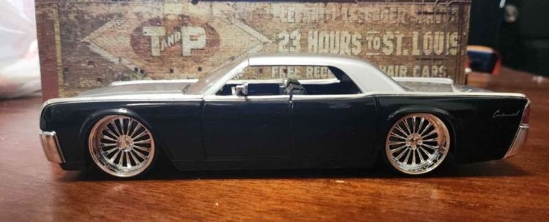 JADA BTK 1963 LINCOLN CONTINENTAL BLACK / SILVER 1:24 DIECAS