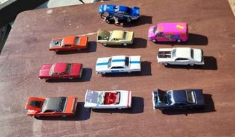 10 MIXED DIECAST 1:64 SCALE CARS WITH REAL RIDERS