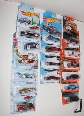 Lot of 10 Hot Wheels/ 6 Matchbox Vehicles New In Package (16