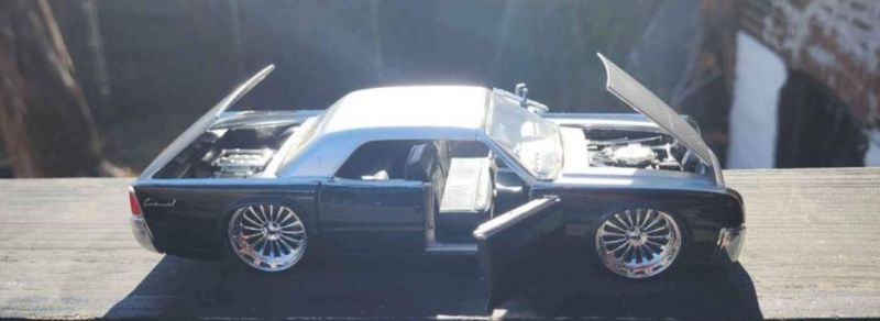 JADA BTK 1963 LINCOLN CONTINENTAL BLACK / SILVER 1:24 DIECAS