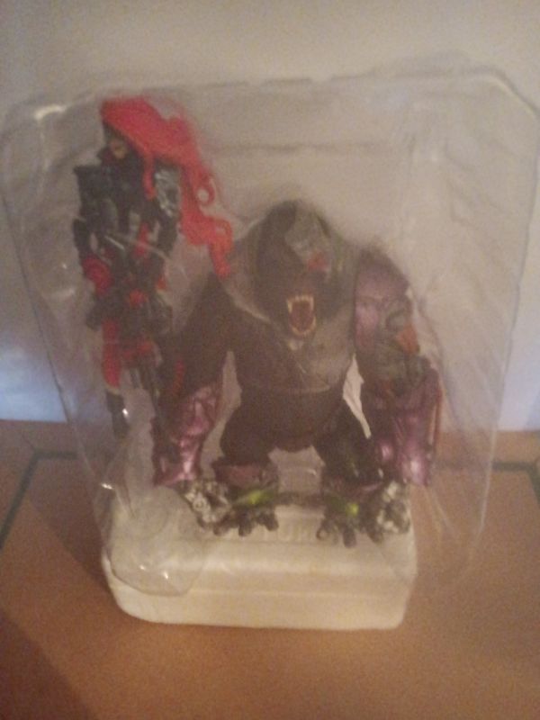 SHE SPAWN & CYGOR FIGURES 